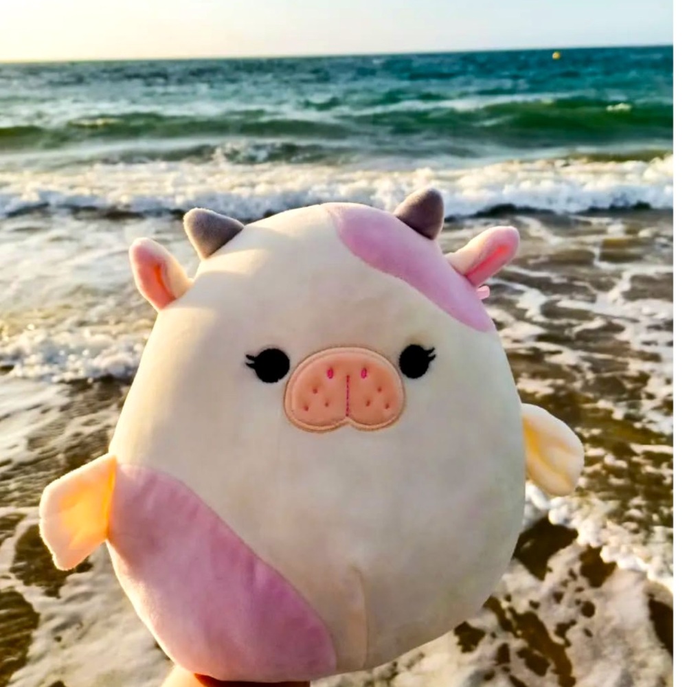 8inch Malia the Seacow Squishmallows™ NWT - Picture 1 of 9